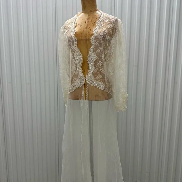 Victoria's Secret Sheer Lace Robe - Picture 6 of 7